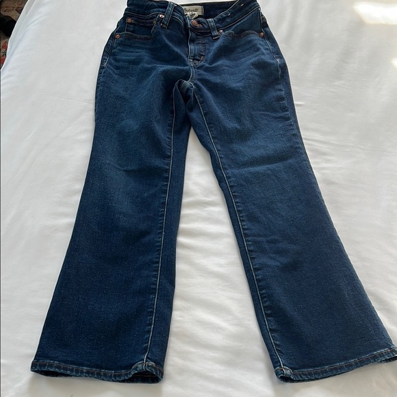 Madewell Curvy Kick Out Cropped Petite Jeans - Picture 3 of 4